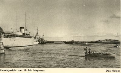 Haven van Den Helder met ramschip Hr Ms Neptunus